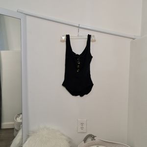 Black cropped tank top